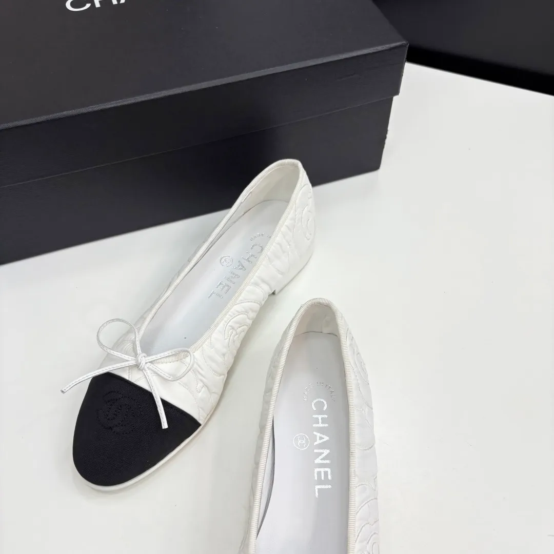 👟👟Ex-factory price 540👟👟 25Fw early spring latest color Chanel Xiaoxiang bow ballet flat shoes Believe me, this is a pair of ballet shoes that can take you to good places🩰 Upper: original lace mesh inner lining: no lining Sole: Italian genuine leather outsole Size: 34-41 regular size (34.40.41 customization is not returnable)